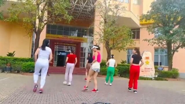 Shuffle dance: Mây nhẹ che Trăng (1 buổi luyện tập của nhóm Sunshine) смотреть онлайн