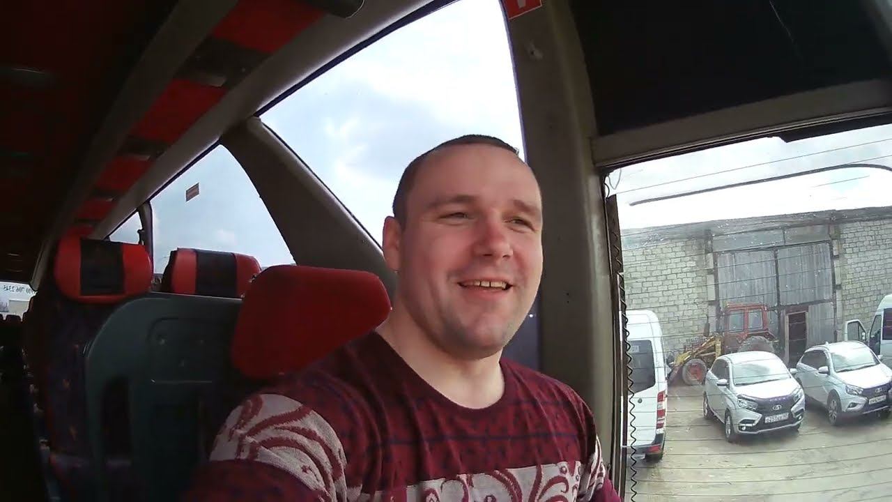 Замкнул кран аварийного открывания двери. День бездельник-понедельник смотреть онлайн