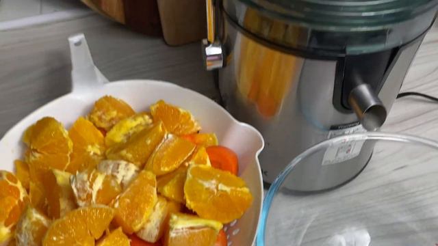 Drink this orange carrot juice for beautiful and glowing skin! Simple Juice Recipes смотреть онлайн