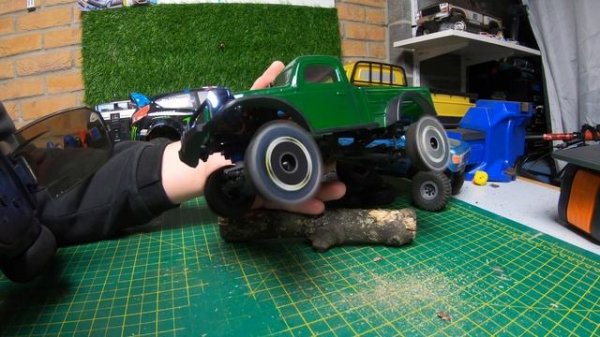 I put Saw Blades on an RC Crawler! Will it crawl any better?
