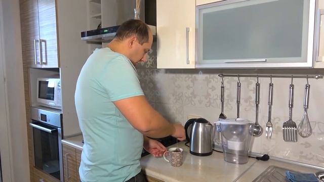 ПРАНК НАД БРАТОМ И НЕРФ БИТВА.ТОЛИК НЕ МОЖЕТ УСНУТЬ. НЕРФ БРОС ШОУ смотреть онлайн