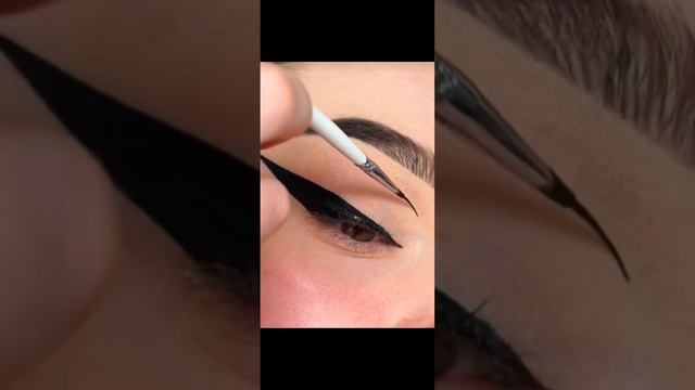 Макияж с PINTEREST - стрелки со стразами#Shorts смотреть онлайн