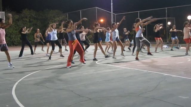 Zumba ® fitness class with Lauren- Macarena смотреть онлайн