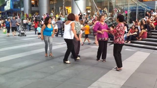 Lambada Dance - Sunday life in Singapore (Orchard Road) смотреть онлайн