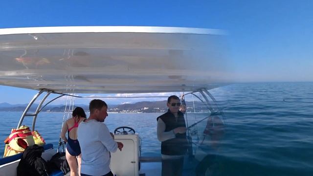 Прогулка и рыбалка на катамаране в Сочи Лоо смотреть онлайн