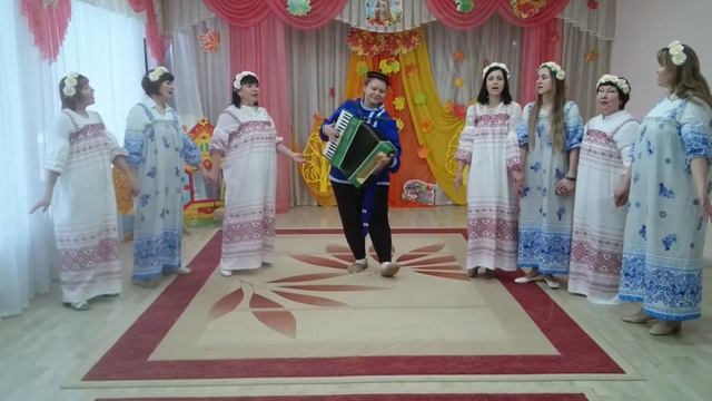 Песня "Русский хоровод", ансамбль "Рябинушка", МАДОУ №100. смотреть онлайн