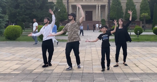 Мадина Чеченская Супер Лезгинка 2023 Девушка Танцует Кайф Lezginka Dance ALISHKA Balaken Park Madina смотреть онлайн
