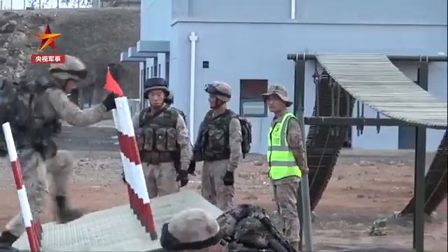 Минобороны Китая публикует кадры с военной базы в Джибути смотреть онлайн