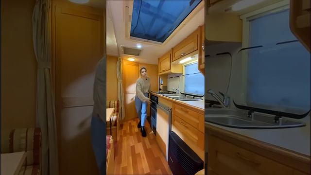 Обзор каравана с двухъярусной кроватью #автодом #домнаколесах #путешествиянамашине #fun #отдых смотреть онлайн