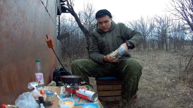 ПОХОДНЫЙ ОМЛЕТ НА ГАЗОВОЙ ПЛИТКЕ В ЛЕСУ В АРМЕЙСКОМ КОТЕЛКЕ смотреть онлайн