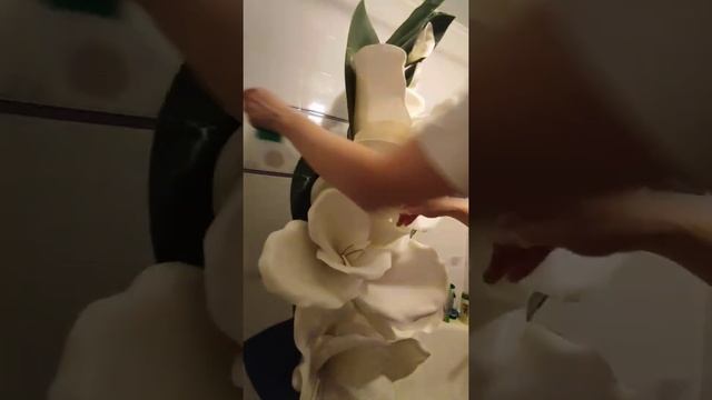 Ростовой гладиолус из изолона. Мою в душе.