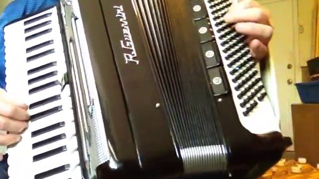 R. Guerrini Accordion Demo смотреть онлайн