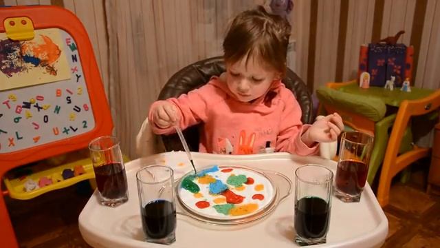 Шипучий рисунок. Рисуем уксусом на соде. Необычное рисование - Лика Хурция (3года 6мес) смотреть онлайн