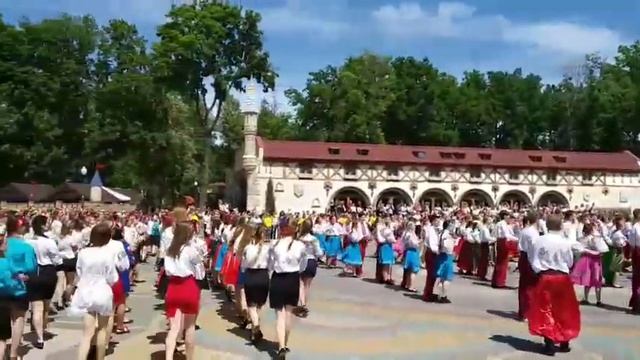 В Харькове установили рекорд по массовому исполнению гопака (ч.1) смотреть онлайн