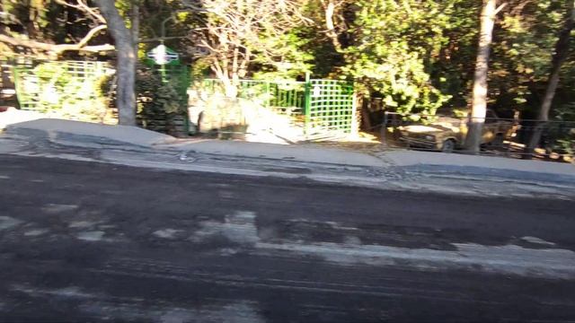 11 ноября 2021 Ялта ул.Партизанская ждёт новый асфальт.Продолжаются работы по асфальтированию город смотреть онлайн