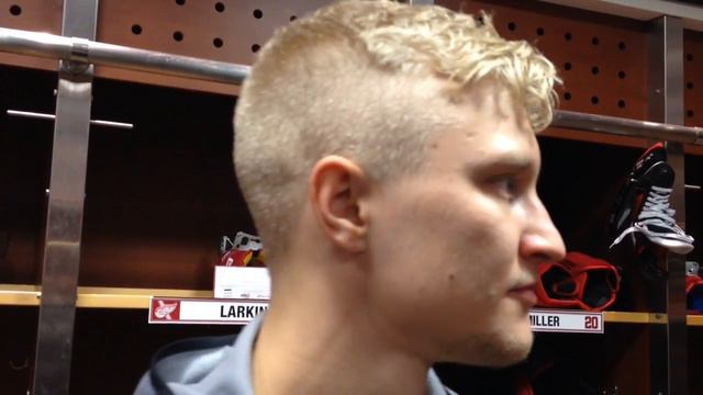 Red Wings' Teemu Pulkkinen starts skatIng on his own смотреть онлайн