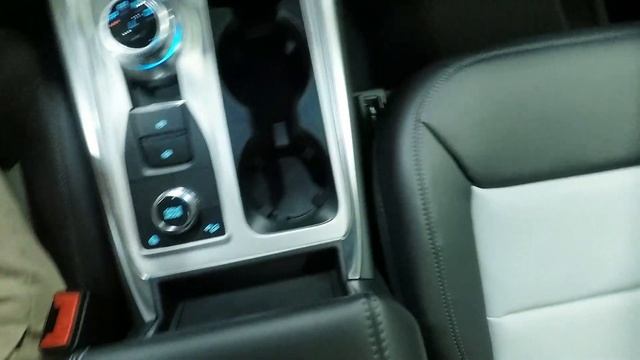 2023 Star White Metallic Ford Explorer XLT 4x4 FT7262 Motor Inn Auto Group смотреть онлайн