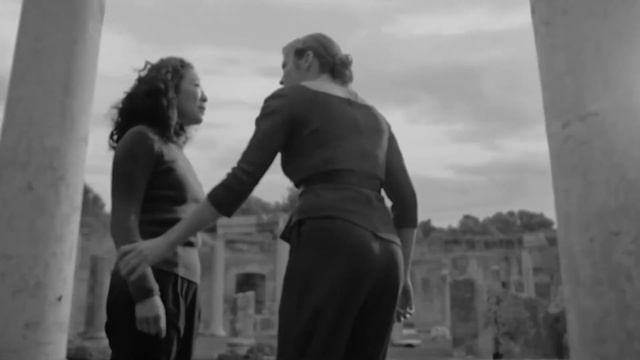 Eve and Villanelle | Cry Baby смотреть онлайн