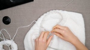 Самая простая V-образная горловина. Как обвязать горловину просто