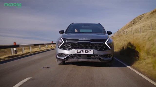 2023 Honda ZR-V v Kia Sportage: Family SUVs смотреть онлайн