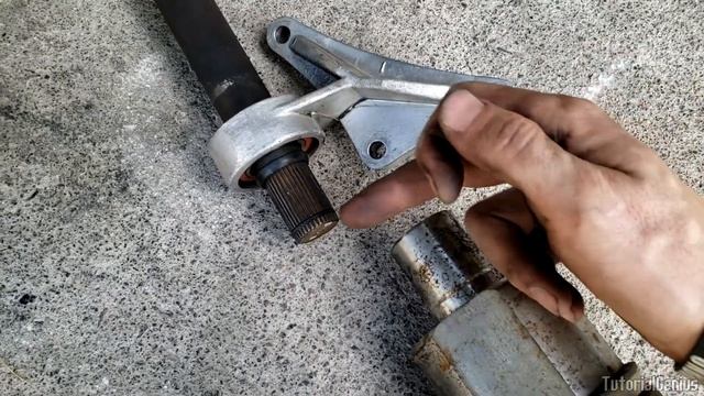 CV Axle Intermediate Shaft Replacement (Saturn Vue 15907836 22732742 25973835) смотреть онлайн