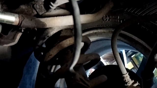Снятие горловины топливного бака на Toyota Opa смотреть онлайн