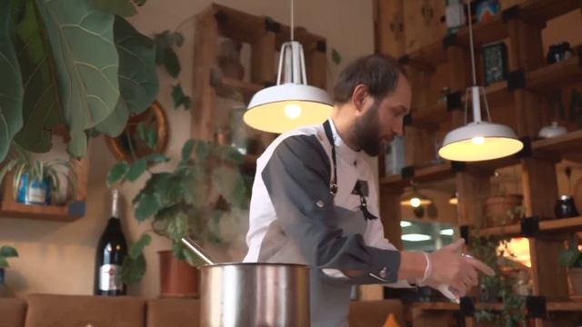 Киноа на кокосовом молоке с авокадо и сезонными ягодами смотреть онлайн