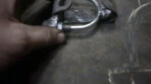 Как поставить скобы глушителя фольцваген.