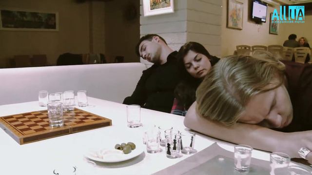 Сеанс одновременной игры в "Пьяные Шашки" смотреть онлайн