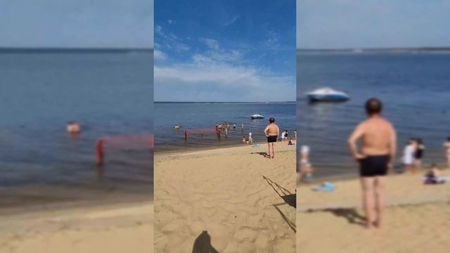 В Чебоксарах на пляже ищут человека: он ушел под воду смотреть онлайн