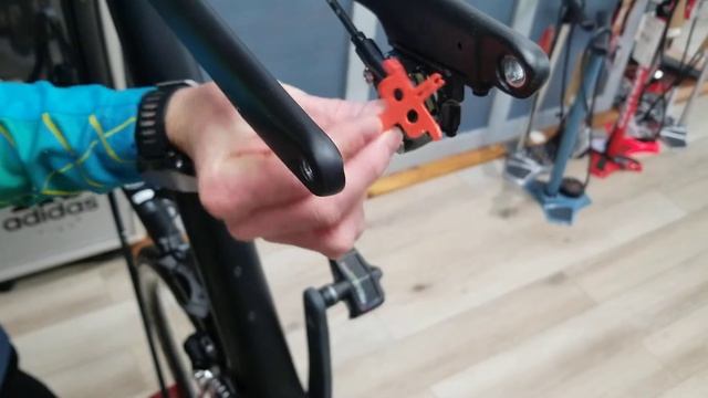 How To: Disc Brake Pad Spacer/Pad Keeper. Road, Mountain Hybrid Bike. смотреть онлайн