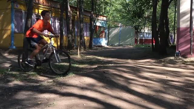 Прыжки на велосипеде:) смотреть онлайн