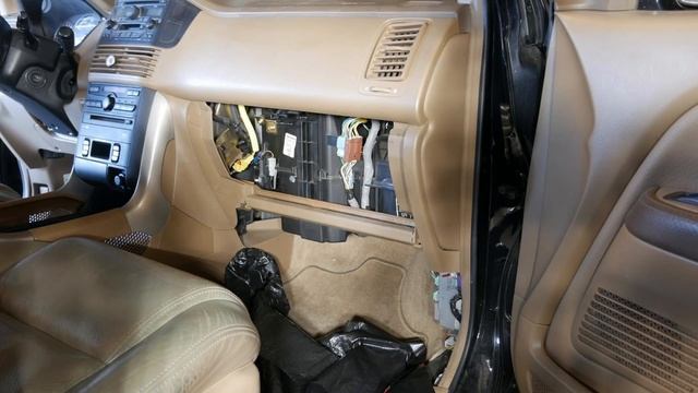 2004 Honda Pilot Air Conditioning - Part 2 of 3: Replacing Cabin Filter смотреть онлайн