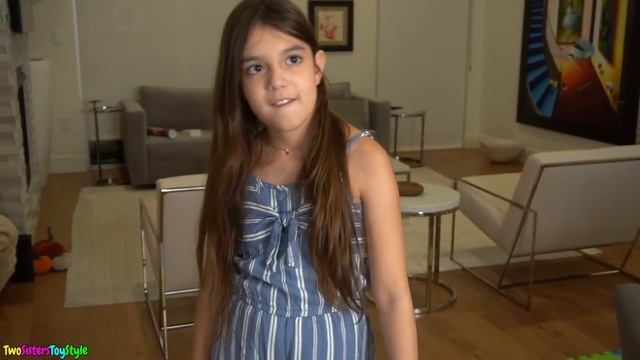 I'll BUY ANYTHING Whatever You Land On! EXPENSIVE GIANT BOARD GAME Challenge! | Emily and Evelyn смотреть онлайн