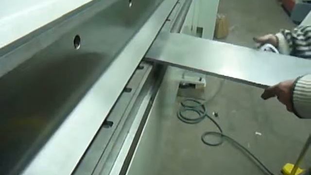 Электромеханический листогиб с поворотной балкой серии FAM. Video1. смотреть онлайн