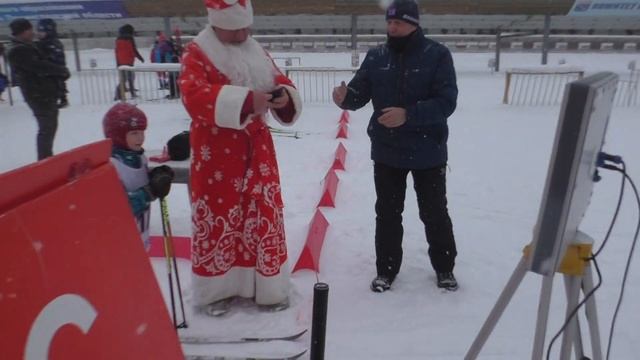 Новогодние лыжные старты в Тихвине 31 декабря 2021 г Старт младших смотреть онлайн