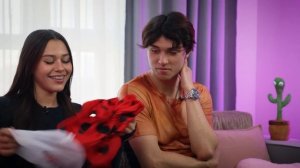 РАСПАКОВКА КРИНЖ ТОВАРОВ С МАРКЕТПЛЕЙСОВ. Милана Некрасова, Женя Лизогуб