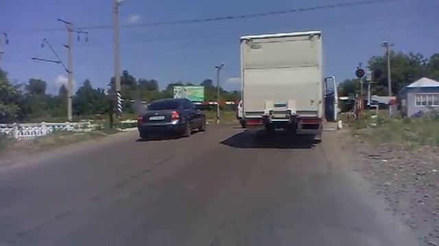 22.06.13 Быдло на переезде! г.Первомайск Николаевская обл! смотреть онлайн