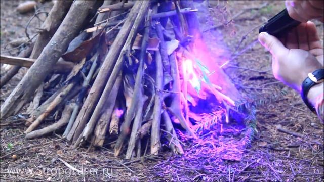 Разжигают костер лазерной указкой! смотреть онлайн