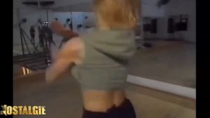 Их кунг-фу на высоком уровне (Мишель Йео и Синтия Ротрок)