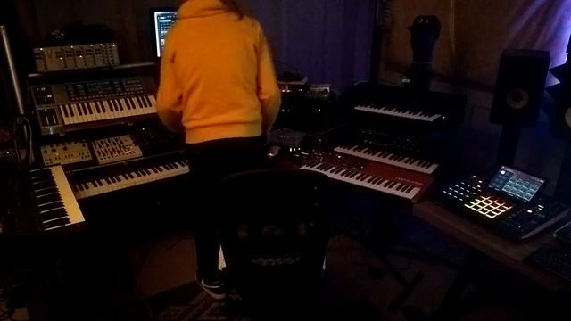 Jamming with 12 Synths and MPC X (3) смотреть онлайн