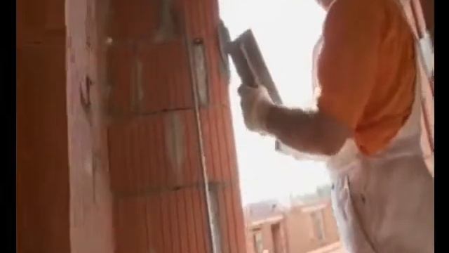 Нанесение известковой штукатурки MKE quick mix смотреть онлайн