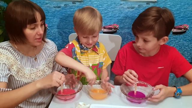Данил и Тимур делают слаймы, слайм лаборатория экспериментируем!