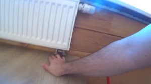 Как обойти трубы отопления при укладке ламината?