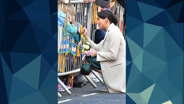 Как Меган Маркл усвоила любимый стильный урок Кейт Миддлтон смотреть онлайн