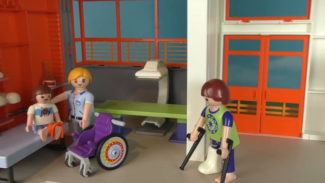 Playmobil deutsch - Das Mega Krankenhaus von Familie Hauser - PLAYMOMANIA смотреть онлайн