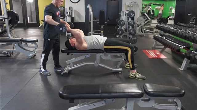 Ronnie Coleman's Chest and Triceps Workout. Join us for workouts from English Grand Prix Competitor смотреть онлайн