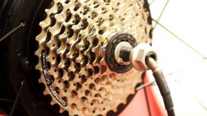 Как снять заднее мотор-колесо?