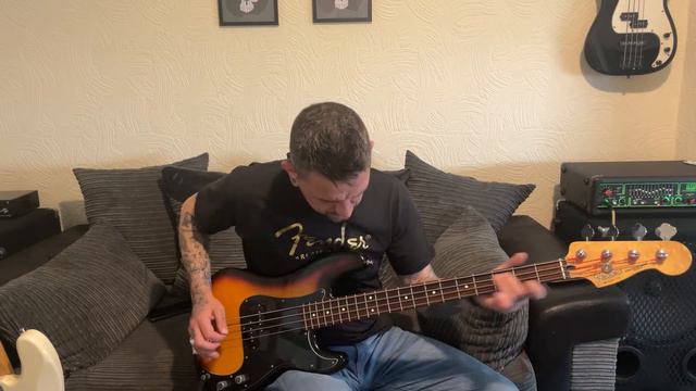 My 96,03 and 2020 MIM Fender P Basses , ( the 3 Amigos ) смотреть онлайн