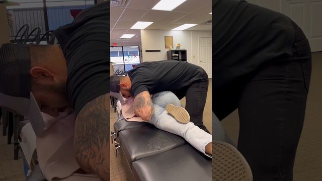 Chiropractic Adjustment - #chiro #chiropracticadjustment #neckcrack #bonecracking #neckpain #pain смотреть онлайн
